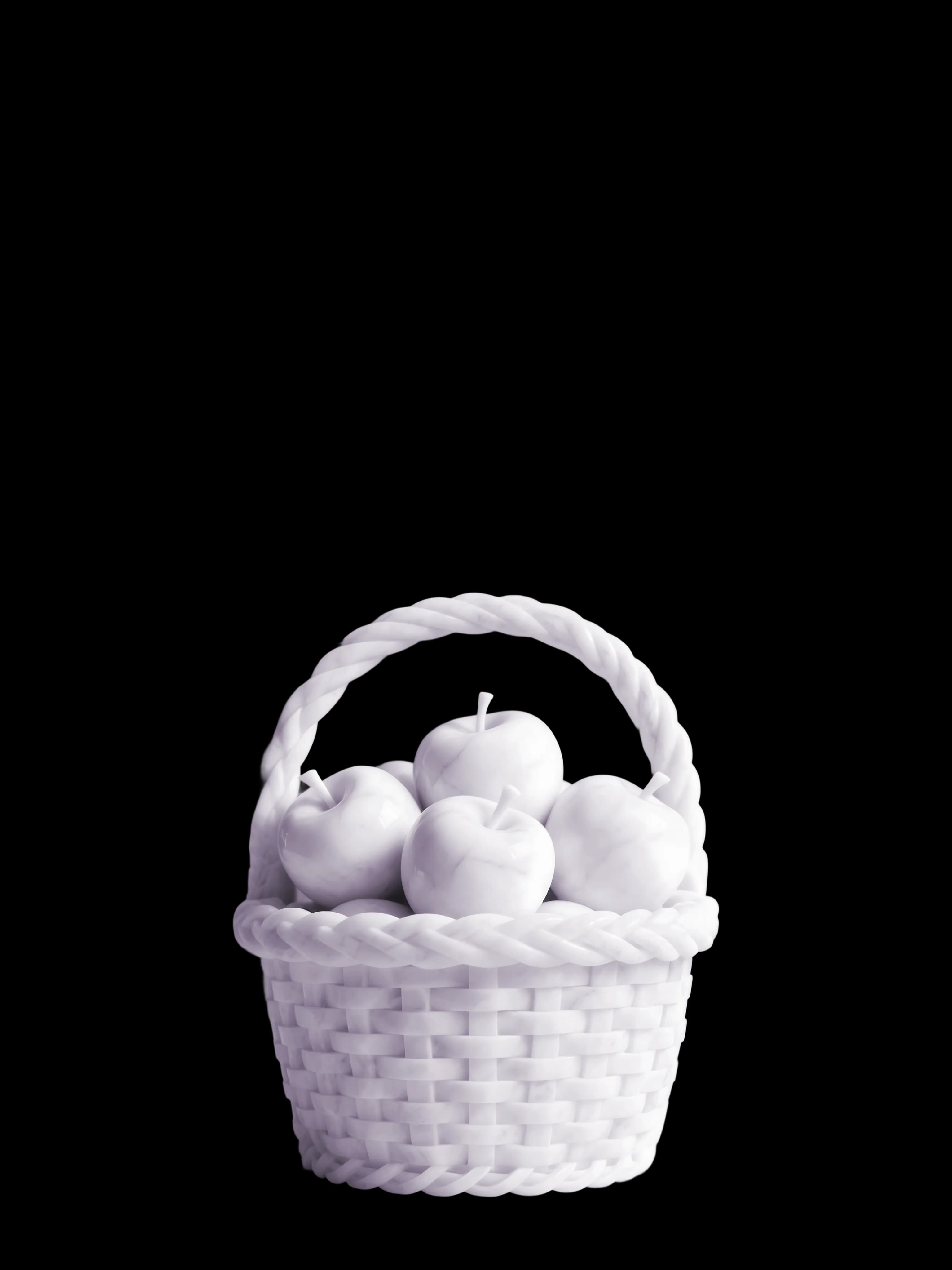 Basket with apples
